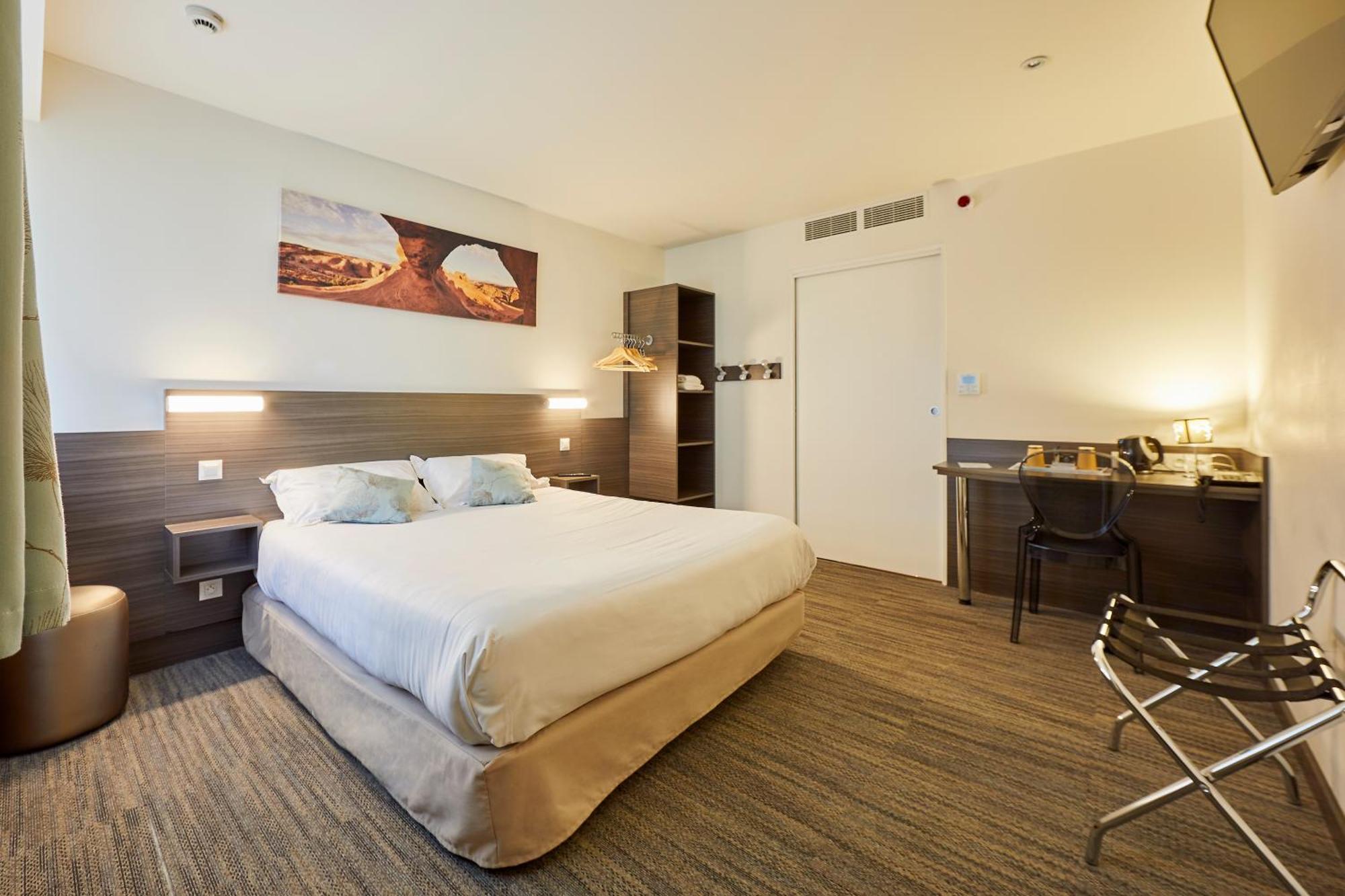 Hotel Restaurant Bel Air Crevin - Axe Rennes Nantes Bagian luar foto