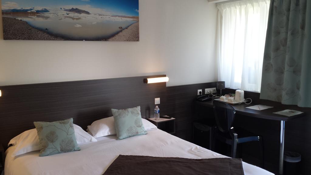 Hotel Restaurant Bel Air Crevin - Axe Rennes Nantes Bagian luar foto