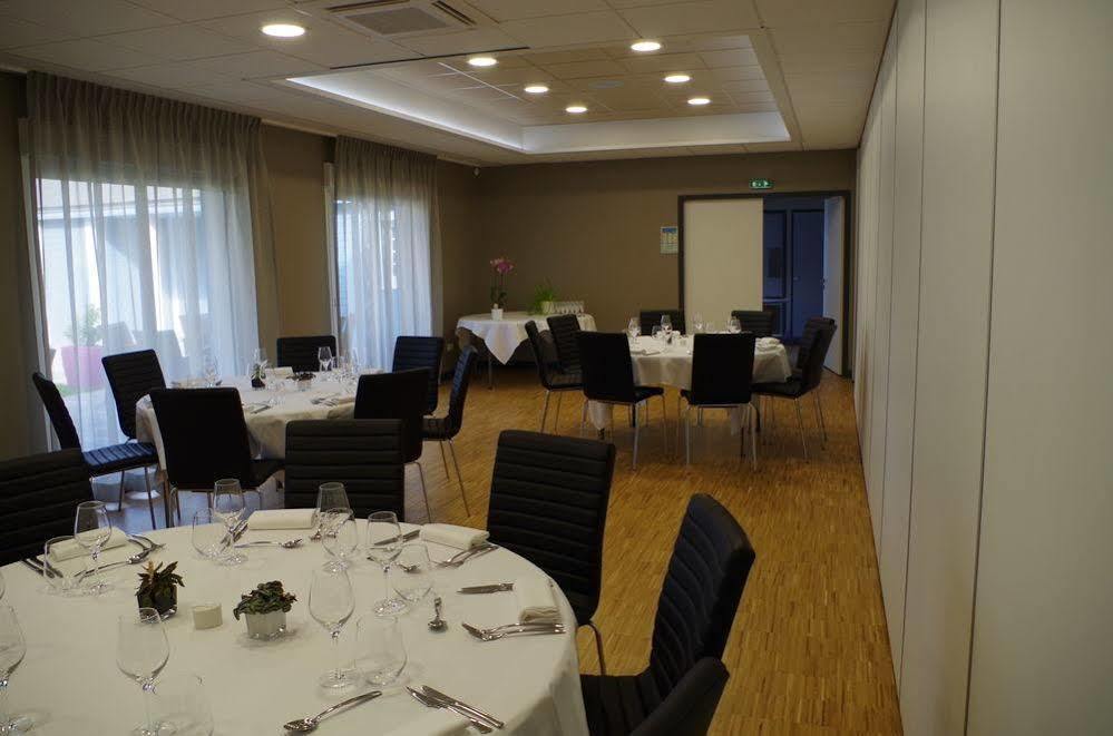 Hotel Restaurant Bel Air Crevin - Axe Rennes Nantes Bagian luar foto