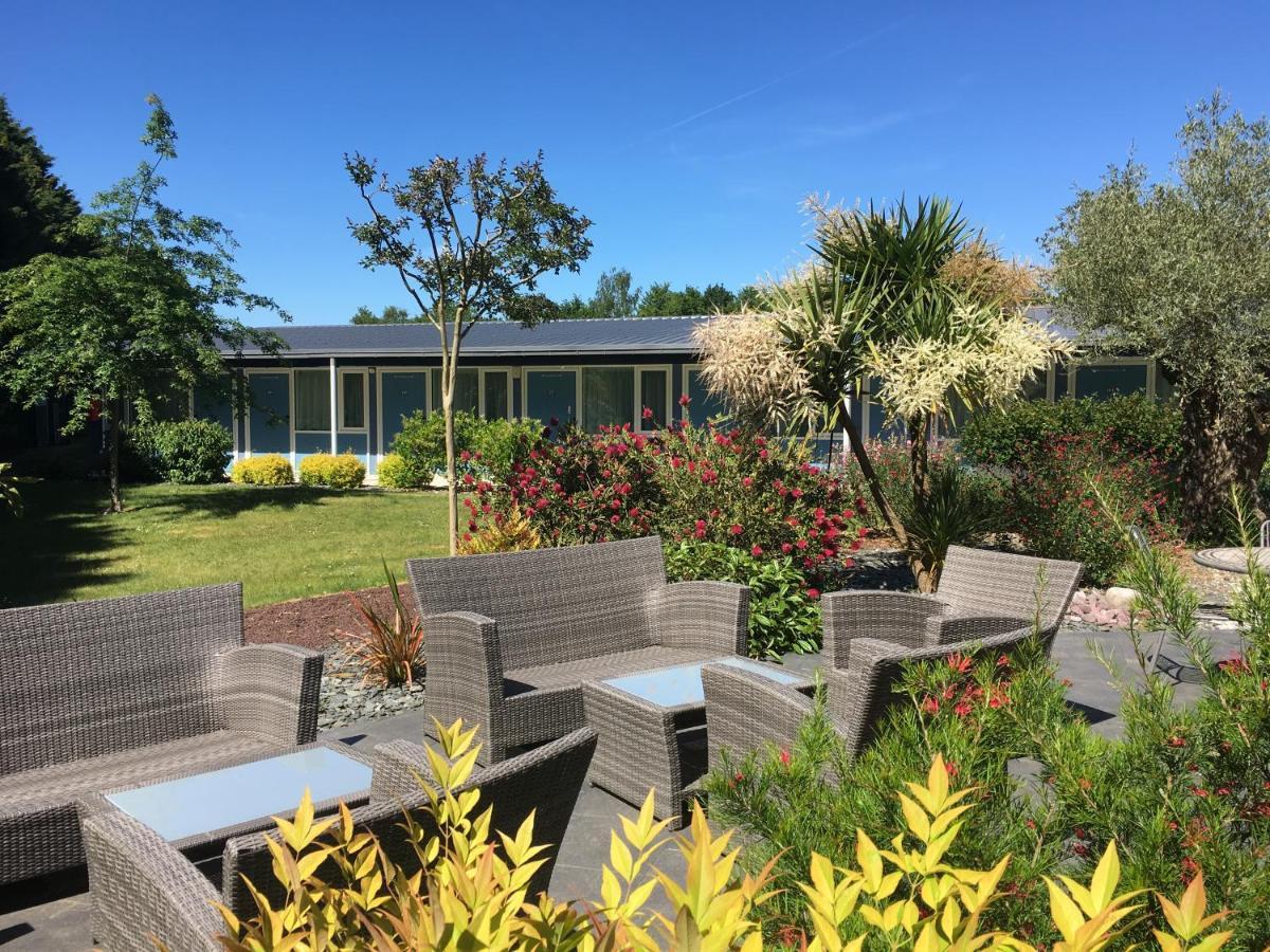 Hotel Restaurant Bel Air Crevin - Axe Rennes Nantes Bagian luar foto